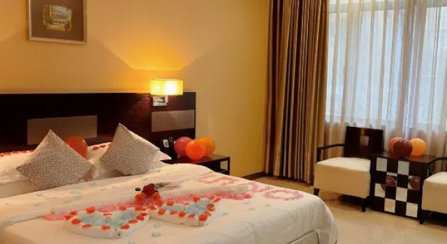 Люкс Deluxe City Hotel (Qingyuan Gymnasium Shunying Guangbai Branch)