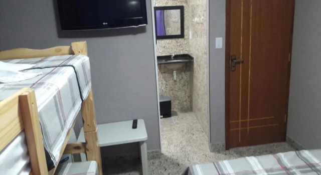 Hostel Falcão-Suites Privativas com Ar Condicionado, Забронировать Хостел Риу-даз-Острас Lagos Region