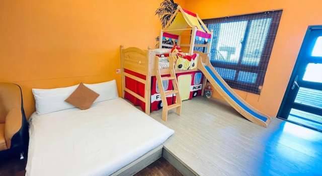 Четырёхместный номер Superior с балконом и с видом на горы E-Phone Homestay