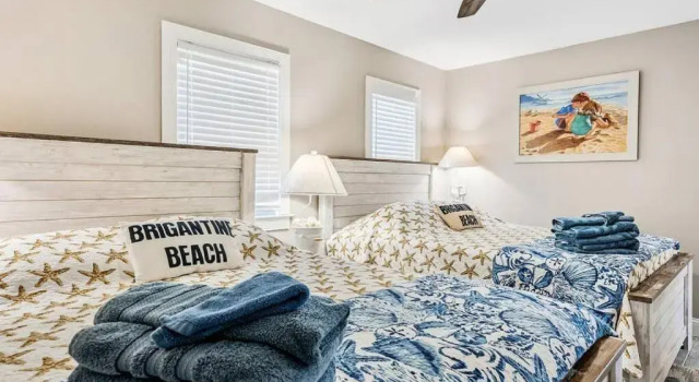 Close to AC Steps to Beach Parking, Забронировать Отель Бригантин Джерси-Шор