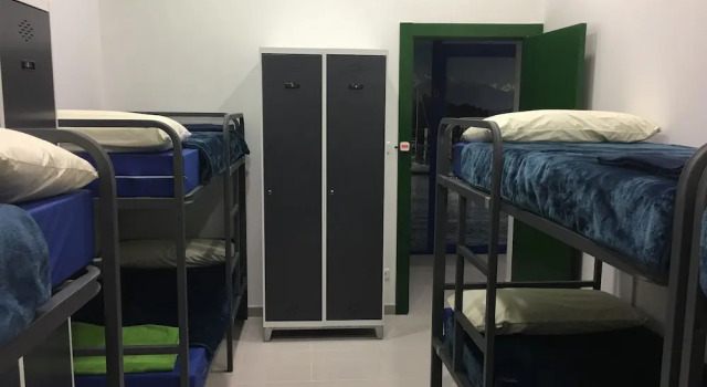 Кровать в общем номере Hostel de las Facultades