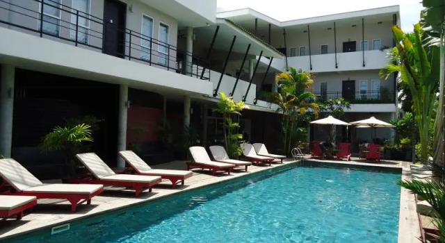 Кровать в общем номере MENs Resort & Spa