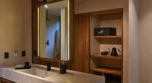Люкс с балконом и с видом на сад Casa Agape Boutique Hotel Rooftop Pool & Beach club access