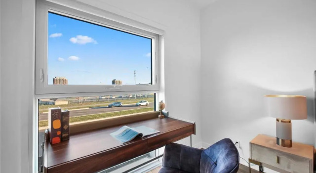 Апартаменты Stylish 3Br + Study Condo - Oakville