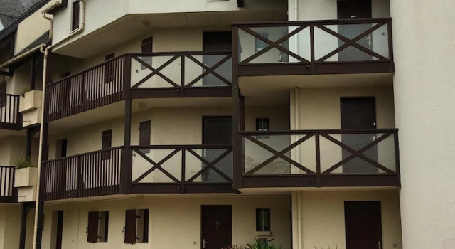 Apartment With one Bedroom in Guérande, With Wonderful sea View, Shared Pool, Enclosed Garden - 600 m From the Beach, Забронировать Апартаменты/квартира Отели Геранд с парковкой, Парковка