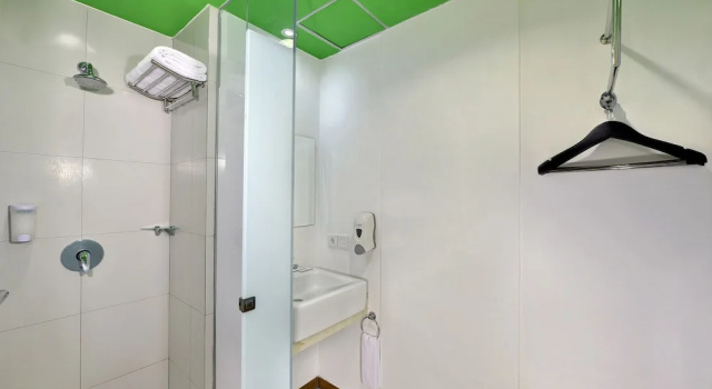 Superior Twin room Whiz Hotel Pemuda Semarang