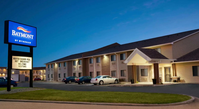 Кровать в общем номере Baymont by Wyndham Sioux Falls North,I-29,Russell St, Airport