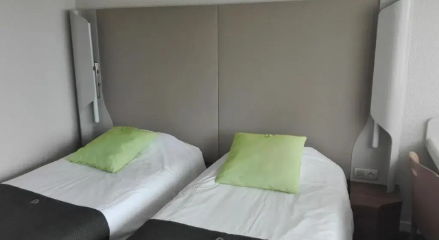 Двухместный номер Superior Campanile Clermont-Ferrand Sud Issoire
