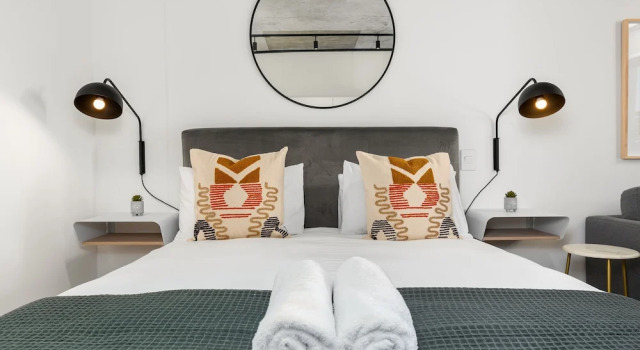 Студия Comfort Bridgewater One Apartments