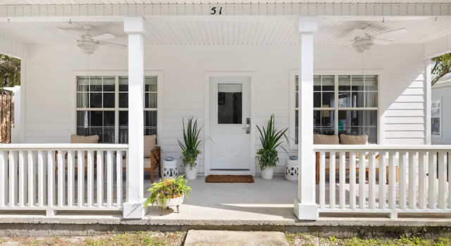 30A Beach House - Coconut Cottage by PHG, Book Feriehus Sommerhuse i Emerald Coast, Hytte