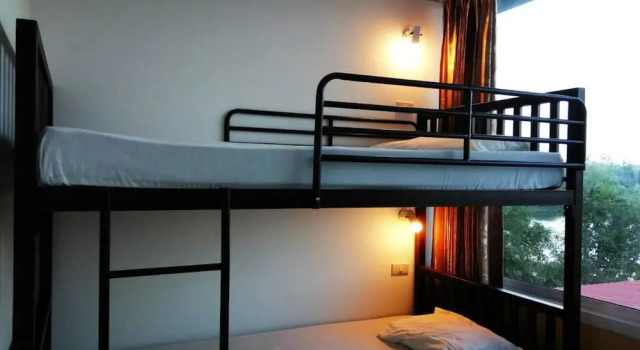 Кровать в общем номере Samui Lakeside Hostel - Adults Only
