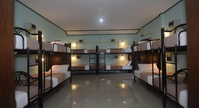 Кровать в общем номере Lanta Long Beach Hostel