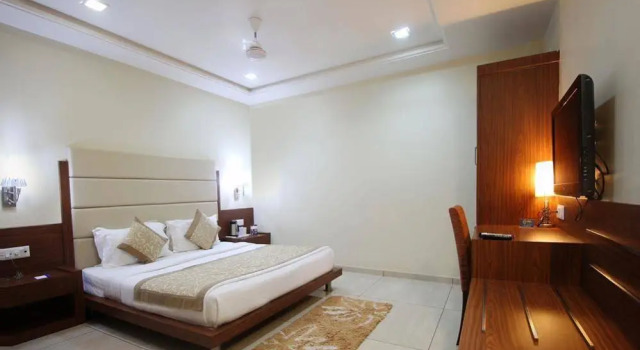 OYO Premium Limda Chowk, Rezervovat Hotel Hotely v Gujarat s parkováním, Parkování