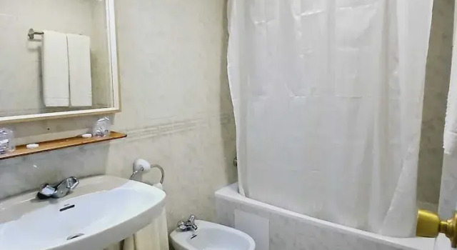 Трёхместный номер Standard с балконом Hotel Congra