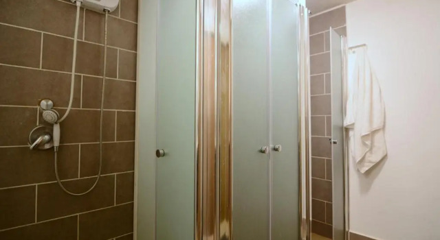 Кровать в общем номере (женский номер) Al Yakhour Hostel