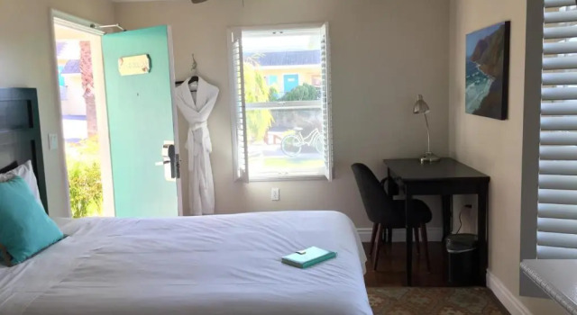 Двухместный номер Deluxe Beach Bungalow Inn and Suites