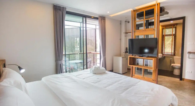 Двухместный номер Deluxe с балконом The Arak Bed Bar and Hostel