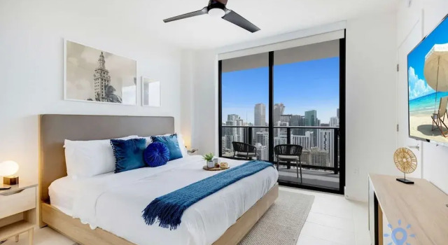 Chic Downtown 1-br w City Views Gym Pool, Book Hotel Miami Beach Miami Beach