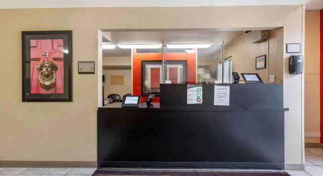 Suburban Studios Copley Akron West, Boek Hotel Hotels in Copley met parkeren, Parkeren