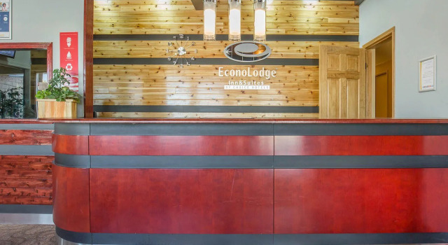 Econo Lodge Inn & Suites City Centre, Rezervovat Hotel Red Deer Central Alberta