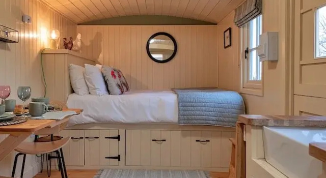 Shepherd's Hut Near Cotswolds & Sky Dive Fun, Varaa Hotelli Brackley Northamptonshire