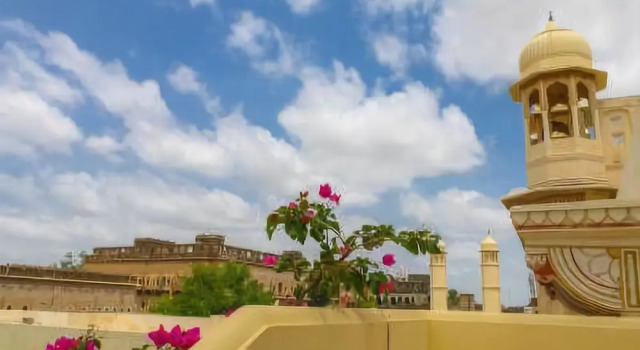 V Resorts Paawana Haveli Mandaawa, Забронировать Отель Отели штата Раджастхана с парковкой, Парковка