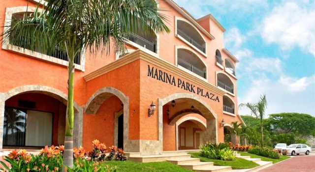 Marina Park Plaza, Забронировать Отель Отели Санта-Крус-Уатулько с парковкой, рядом с Пляж Чауэ, Парковка