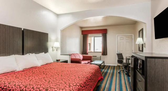 Четырёхместный люкс Deluxe Days Inn by Wyndham Dickinson TX