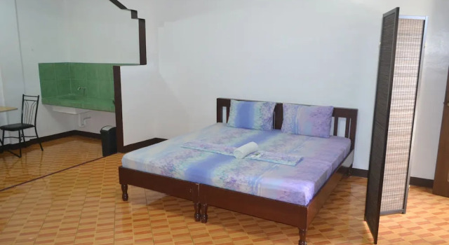 Одноместный номер Deluxe с балконом Antonio's Apartelle & Suites