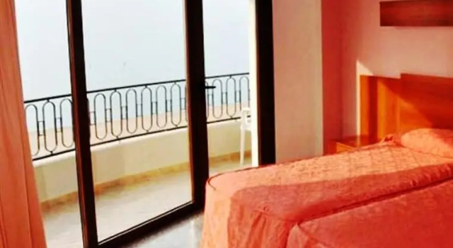 Трёхместный номер Standard с балконом и с видом на море Hotel Haromar