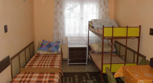 Кровать в общем номере Szkolne Schronisko Młodzieżowe Złoty Widok