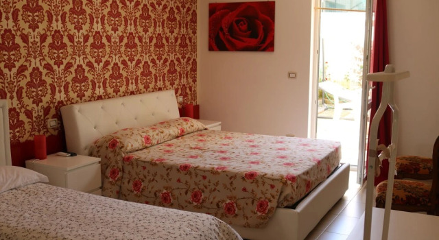 Le Tre Rose Bed & Breakfast, Book Bed and Breakfast Casamassima Bari Province