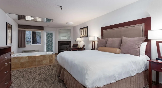 Двухместный люкс Deluxe с видом на реку Shilo Inn Suites Hotel - Bend