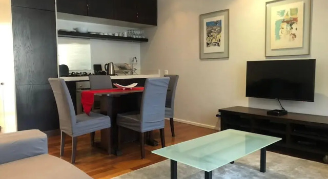 Lovely one Bedroom Open Plan Apartment, Забронировать Апартаменты/квартира Отели Cape Peninsula с парковкой, Парковка