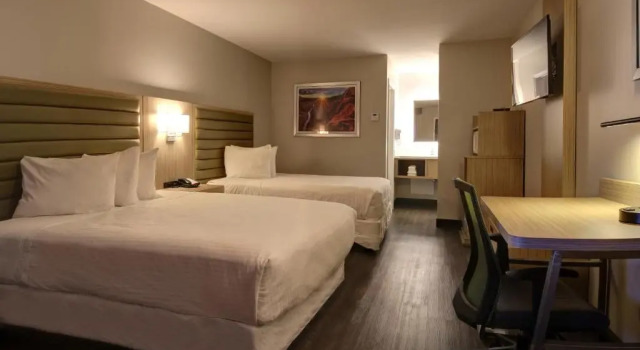 Четырёхместный номер Standard GreenTree Inn Flagstaff