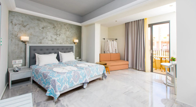 Четырёхместный номер Standard с видом на город Anita Beach Hotel- Adults Only