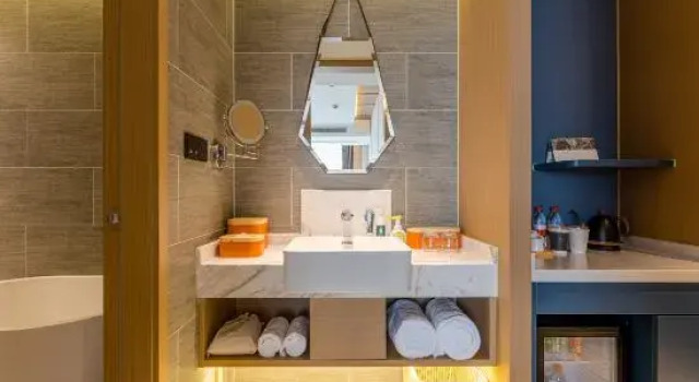 Atour Hotel Huzhou Administrative Center on Taihu Road, Prenota Hotel Hotel a Huzhou con piscina, Piscina