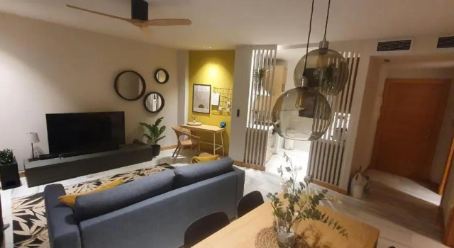 Apartamenticos Studio 98, Забронировать Отель Отели Сарагосы с парковкой, рядом с Парафия Сан-Мигель-де-лос-Наваррос, Парковка