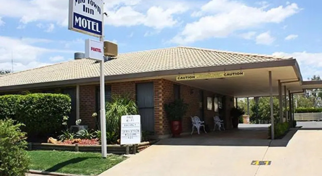 Mid Town Inn Narrabri, Забронировать Отель Отели Наррабри 3 звезды, рядом с Туристско-информационный центр графства Наррабри, 3*