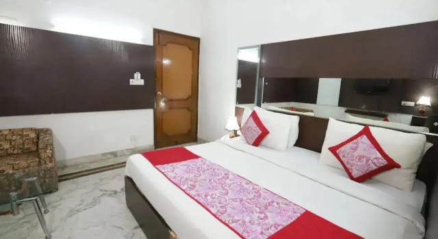 Hotel Shiv Shankara, Забронировать Отель Отели Нью-Дели с парковкой, рядом с Конференц-зал Сири-форт, Парковка