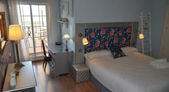 Полулюкс с балконом Welcome Inn Nerja guest house Luxury Bed & Breakfast
