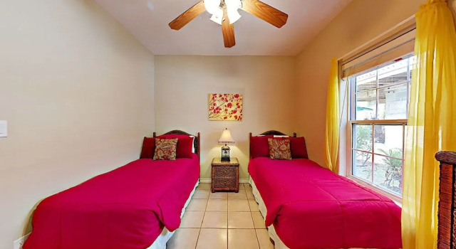 111 E Marlin St Cabin #C - 2 Br cabin by RedAwning, Buchen Sie Ferienwohnung Padre Island USA