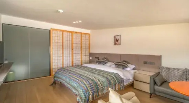 Четырёхместный люкс с видом на город Shangri-La October View Oxygen-Enriched Guesthouse (Dukezong Ancient City Branch)