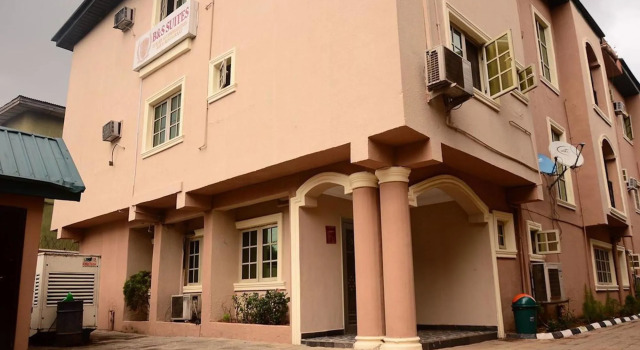 B & S Hotel
