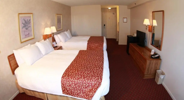 Budget Host Inn & Suites, Забронировать Отель Отели в центре Сент-Игнас, в центре, Парковка