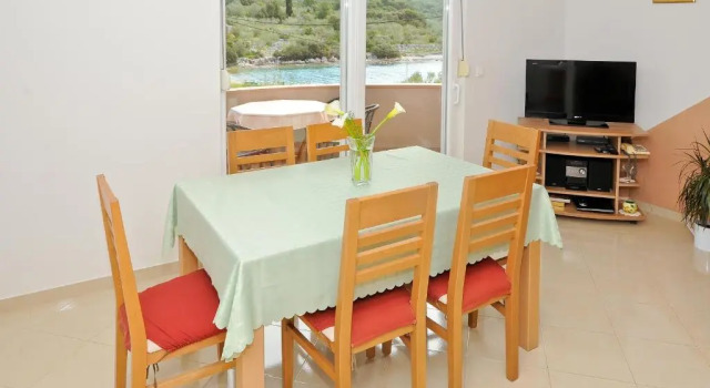 Апартаменты с 2 комнатами с балконом и с видом на море Apartments Vidov by the beach