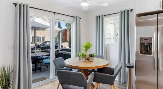 Коттедж Steps to Sand! 2 Homes in 1 Sleeps 17, Outdoor Space, Walk to Shops & Dining