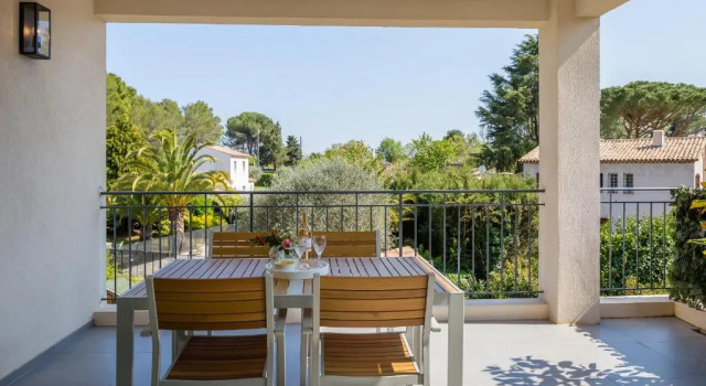 Апартаменты Luxurious and spacious apartment in the heart of the Côte d'Azur