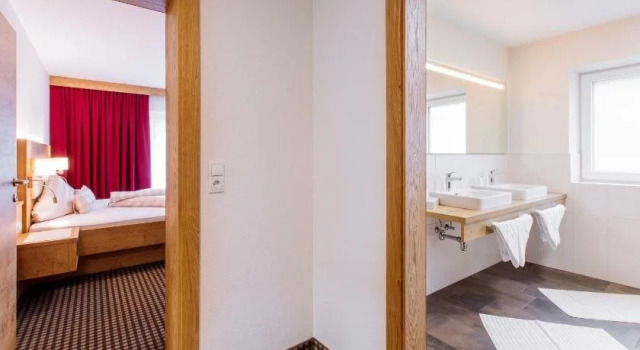 Appartement Madeleine, Rezerwuj Hotel Hotele w Tyrol z parkingiem, Parking