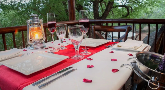 Люкс с балконом Mvuradona Safari Lodge